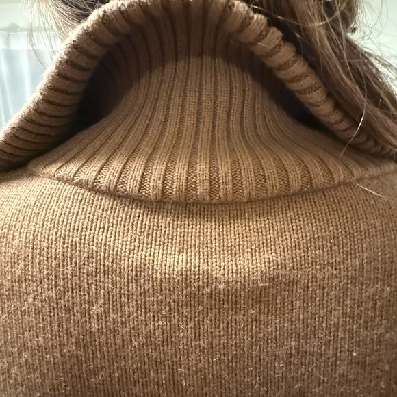 Cashmere Tan V-Neck Sweater with Pockets - Picture 5 of 14